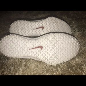 Nike Flywire Tennis Shoes